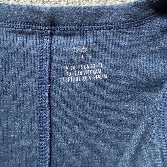 AE Henley - Picture 4 of 7